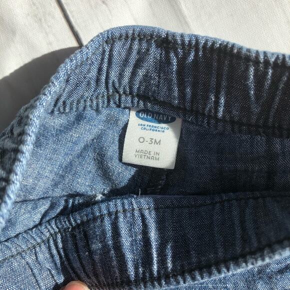 Old Navy Baby Girl Chambray Ruffle Shorts, 0-3m - Picture 4 of 7